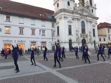 Sa Feb Uhr Apropos Frauen One Billion Rising Equal Pay