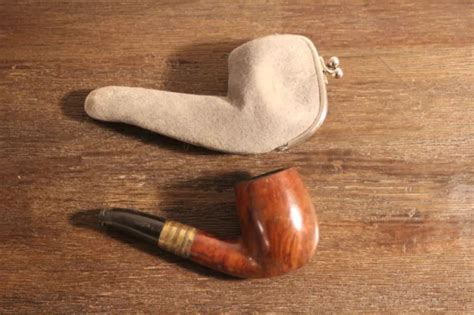 ANCIENNE PIPE EN bois et laiton dans son étui en daim gris EUR 24 00