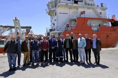 Llegó a Mar del Plata un barco de apoyo a la exploración petrolera