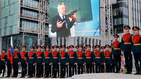 Fotos Rusia Hizo Una Estatua De 7 Metros En Honor Al Inventor Del