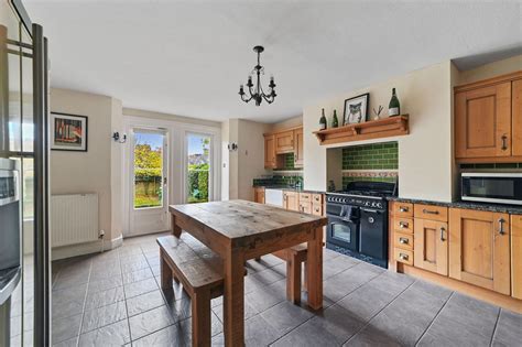 Detached House For Sale With 6 Bedrooms Wellesley Road Lexden Fine