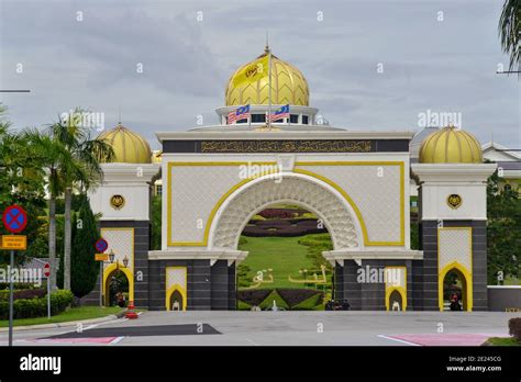 King palace kuala lumpur malaysia hi-res stock photography and images ...