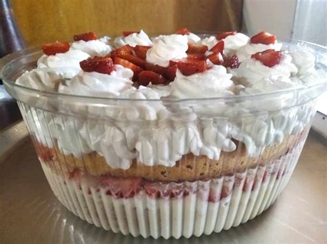 Pastel De Tres Leches Con Fresas