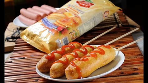 Cómo hacer banderillas de salchicha con harina para hot cakes