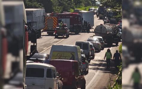 Acidente Entre Caminhões Deixa Jovem Com Perna Amputada E Congestiona