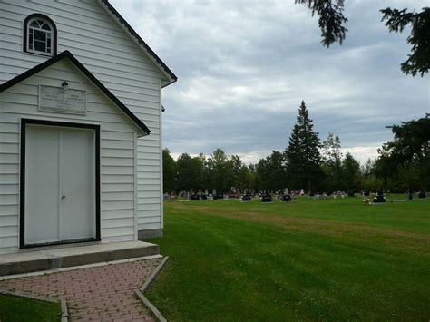 Holy Cross Ukrainian Catholic Cemetery dans Elma Manitoba Cimetière