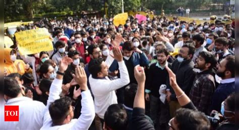 Neet Pg 2021 Counselling Protesting Doctors Return Lab Coats Hold