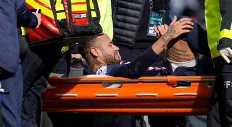 Neymar Carried Off As Lionel Messi Scored Late Psg Winner Inp