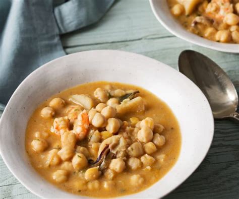 Receta De Potaje De Garbanzos Con Sepia Y Langostinos Al Ajillo