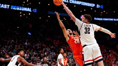 Donovan Clingan Dominated Uconn Thrashed Illinois In Elite Eight