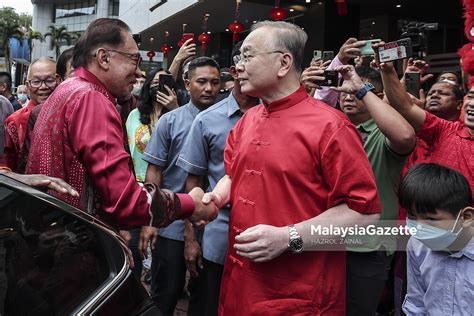 Anwar Hadir Rumah Terbuka Tahun Baharu Cina MCA