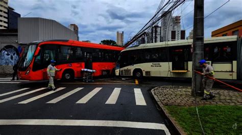 Acidente Entre Dois Nibus Do Transporte Coletivo Deixa Mais De