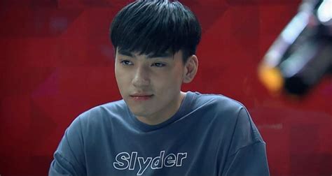 Hot boy đẹp như trai Hàn đang gây sốt trong phim thế sóng Bão Ngầm trên VTV1 là ai