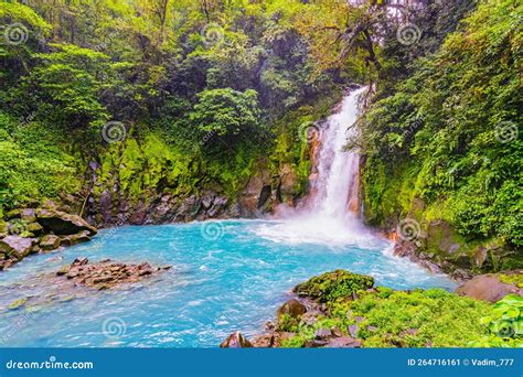 Catarata Rio Celeste Wasserfall Station El Pilon Tenorio Volcano