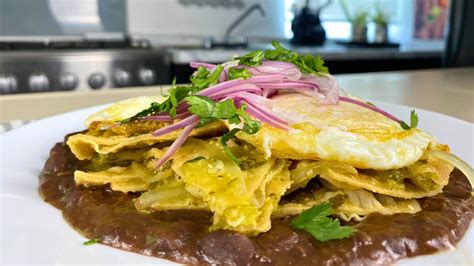 Desayuno De Huevos Con Frijol Y Chilaquiles L Muy Sabroso Youtube