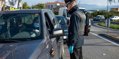 Droga Tra I Minorenni Diciassettenne In Manette A Corigliano Rossano