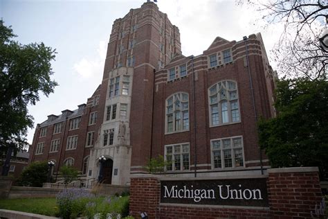 U Of Michigan Agrees To 490m Settlement In Sex Abuse Scandal