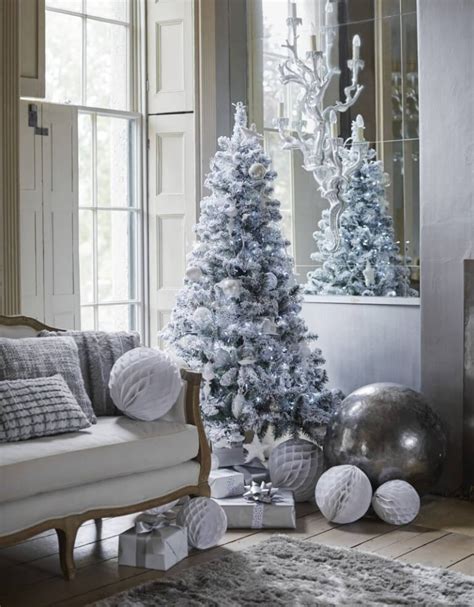 15 Stunning Silver White Christmas Tree Decorations