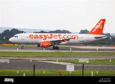 Easyjet Airbus A Fotos Und Bildmaterial In Hoher Aufl Sung Alamy