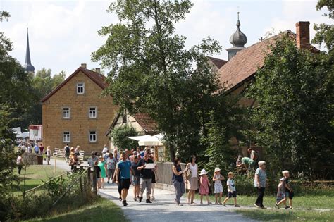 Land lebt Fränkisches Freilandmuseum Fladungen mit dem Rhön Zügle