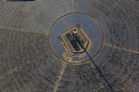 As fotos da maior usina solar do mundo que começou hoje a gerar