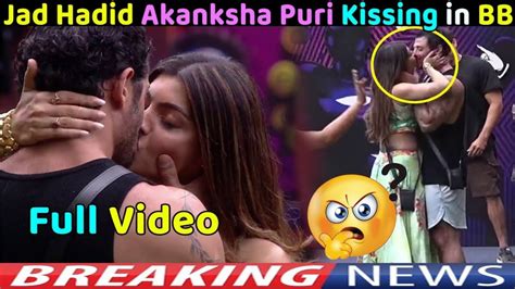 Bigg Boss Ott 2 Akanksha Puri Openly Liplocked With Jd Hadid Kissing