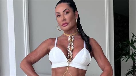 De Top E Shortinhos Scheila Carvalho Exibe Corpo Mega Musculoso