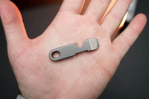 SlimPry Titanium Pocket Pry Bar