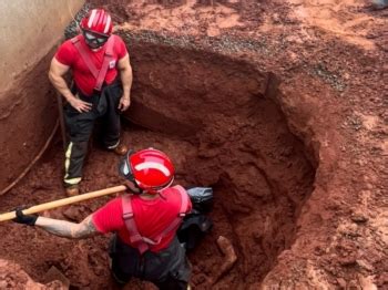 Trabalhador Que Abria Fossa Morre Soterrado Na Regi O Maring Na Hora