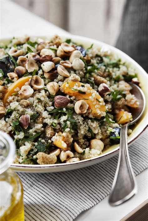 Recette de Salade de quinoa aux fruits frais et secs Maître Prunille