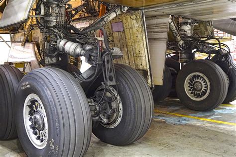 Boeing 747 400 Body Landing Gear San Francisco Airport 2 Flickr