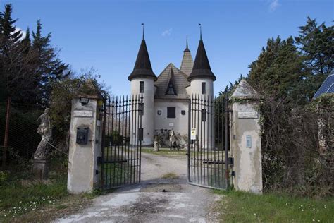 Jesi Maxi Furto Al Castello Di Borgiani Ladri In Fuga Con Oro E