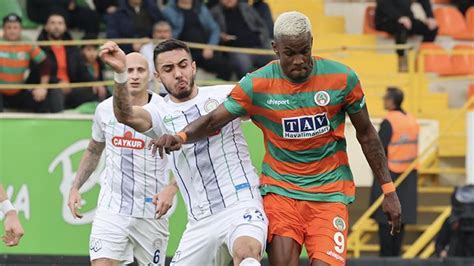 Nefes kesen maçta kazanan Alanyaspor Rizespor u geriden gelerek mağlup