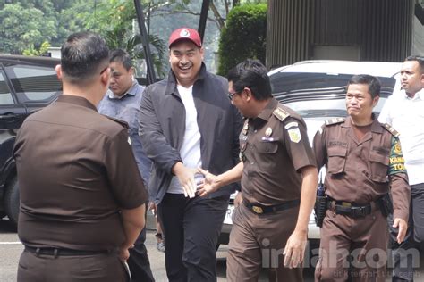 Foto Momen Menpora Penuhi Panggilan Kejagung Sebagai Saksi Kasus