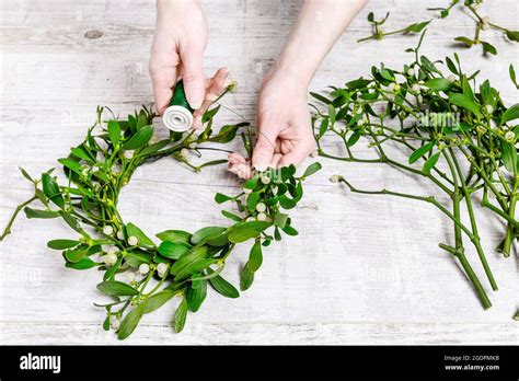 Florist At Work How To Make Mistletoe Door Wreath Step By Step