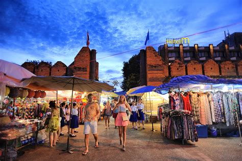 Chiangmai Walking Street Thaphae Dplus Guide