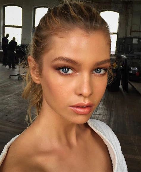 Stella Maxwell By Hungvanngo Trucco