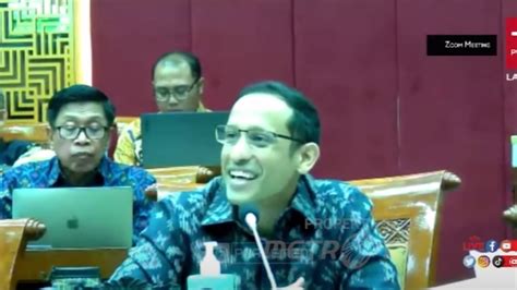 Aturan Baru Mahasiswa Tak Wajib Skripsi