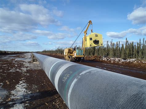 Canadian Prime Minister Trudeau gives go-ahead to two oil pipeline ...