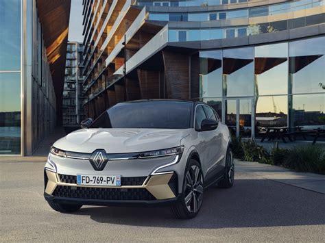 2022 Renault Mégane E TECH Electric Is a 292 Mile Range Enough