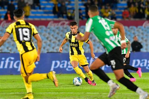 Racing 0 2 Peñarol El Aurinegro Festejó El Título Del Apertura Con Triunfo Y Más Ventaja En La