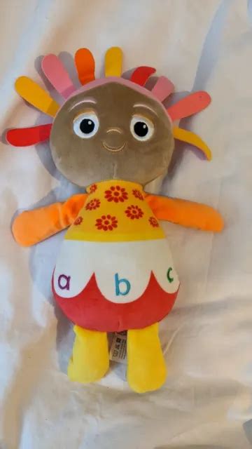 In The Night Garden Upsy Daisy Super Squashy Plush Soft Toy Doll