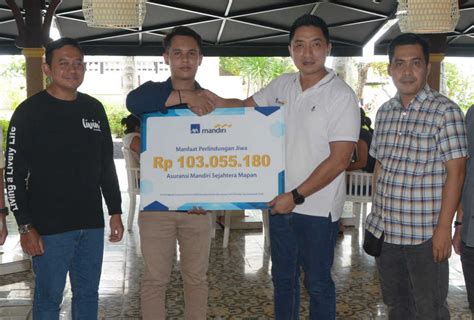 Axa Mandiri Serahkan Klaim Asuransi Kepada Nasabah Bali Prawara