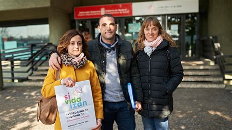 La familia de Izan descarta participar en un ensayo clínico y seguirá