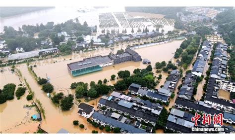 航拍四川成都黄龙溪古镇遭遇洪涝灾害 黑龙江网