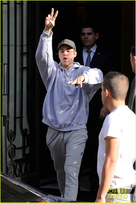 Full Sized Photo Of Justin Bieber Waves Fans Paris 04 Justin Bieber Enjoys Paris Before Norway