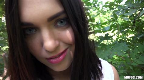 Brunette Jenny Sapphire Sucks A Hard Wiener On The Knees