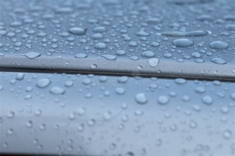 Gotas De Orvalho No Telhado Do Carro Imagem De Stock Imagem De Preto