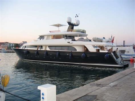 Yacht KARDIN, Custom Line (Ferretti Group) | CHARTERWORLD Luxury ...