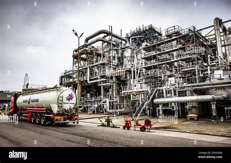 MOERDIJK - Shell Moerdijk exterior. The company makes petroleum-based ...